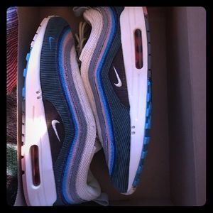 Sean whetherspoon Nike sir max sneakers ! 9.5